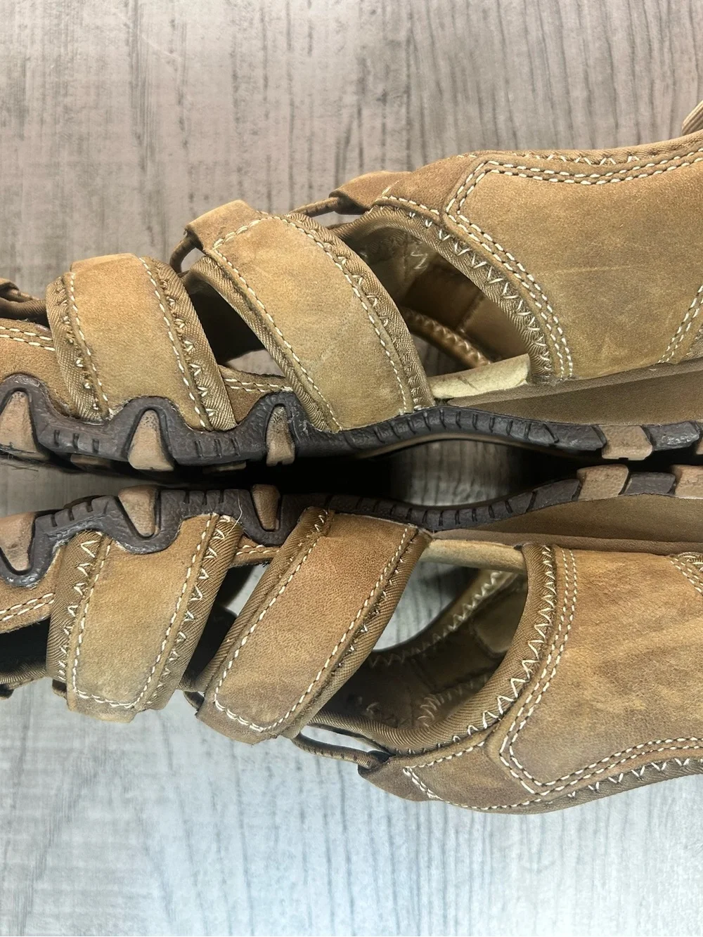Skechers Tan Suede Closed-Toe Outdoor Fisherman Sandals Women’s Size 9